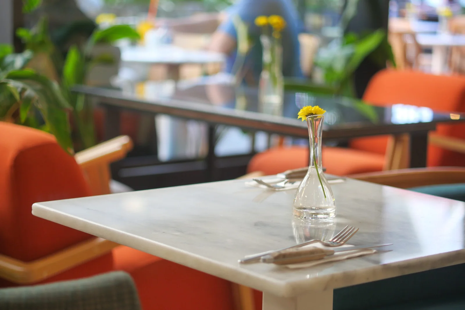 outdoor cafe table and chairs