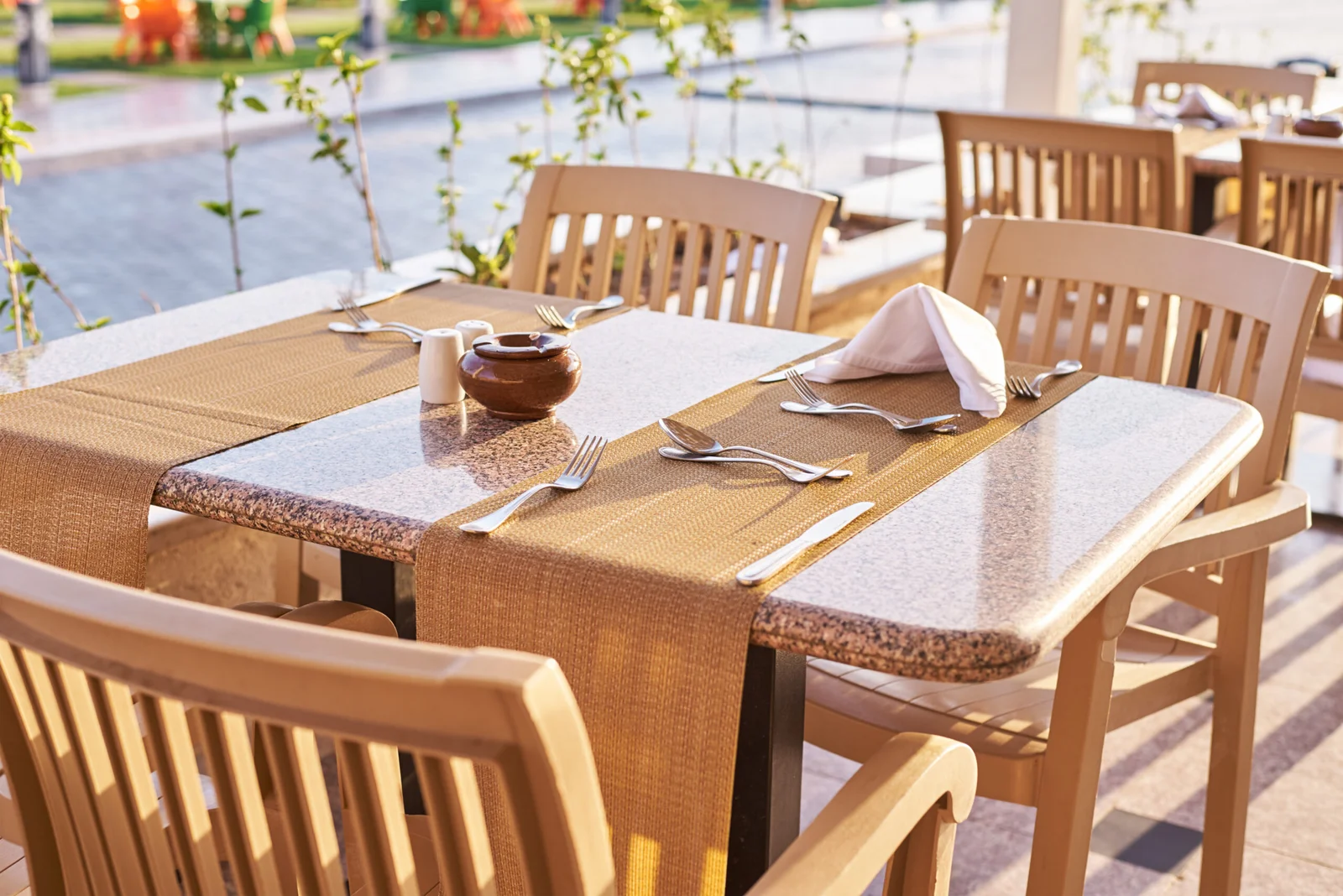commercial restaurant furniture
